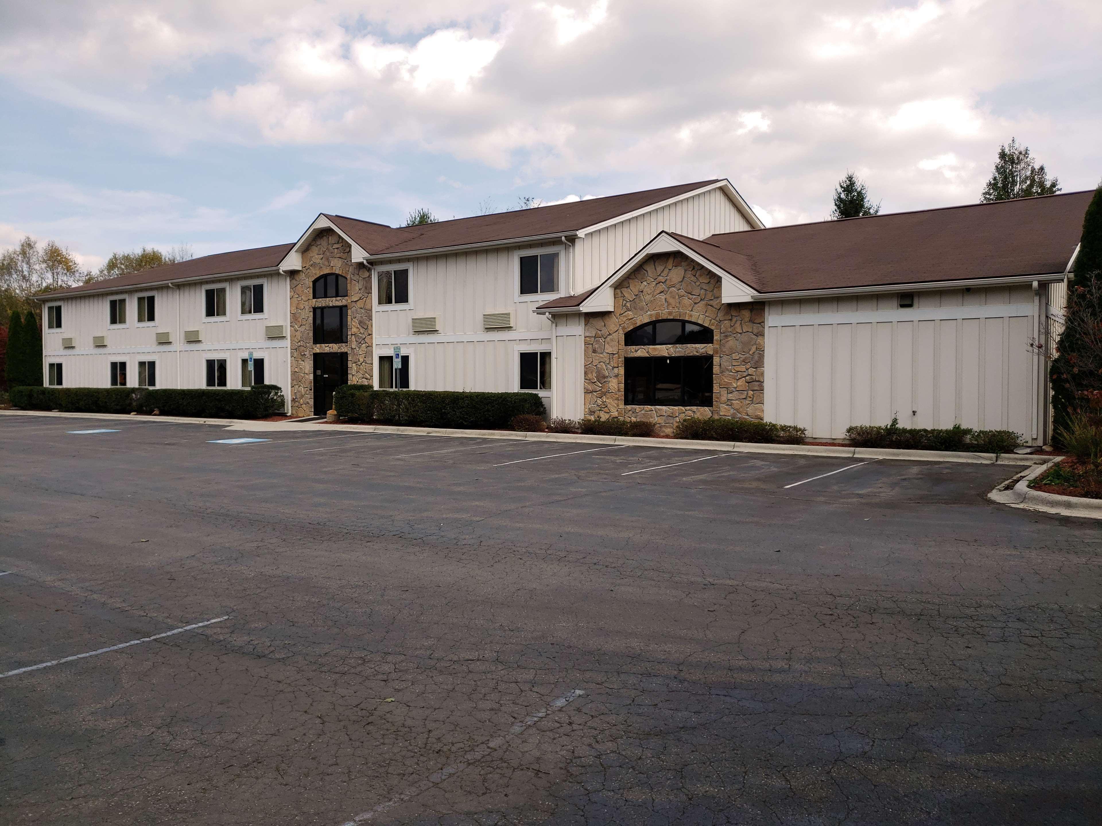 Americas Best Value Inn & Suites Independence Va Exterior photo